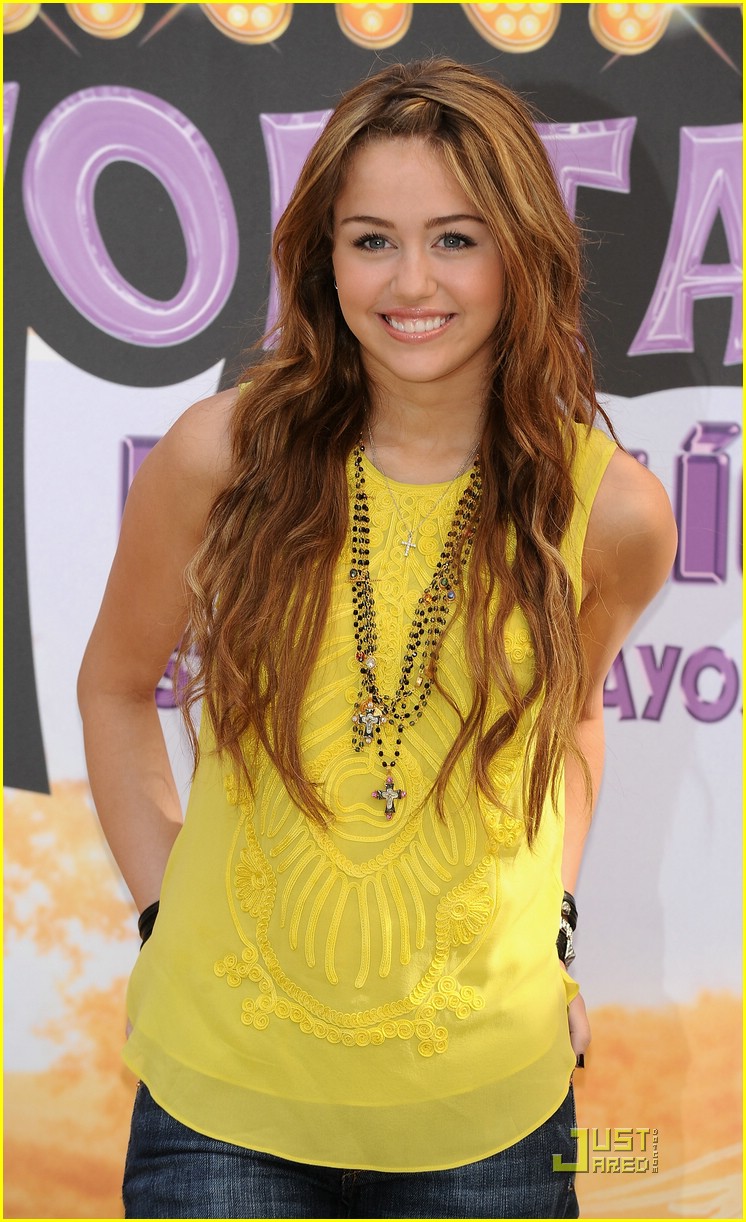 Miley Cyrus is Yummy in Yellow