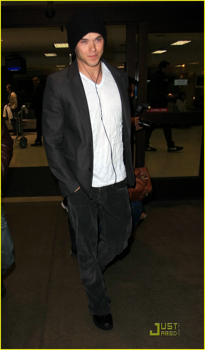 Robert Pattinson: Sage and The Dills Supporter