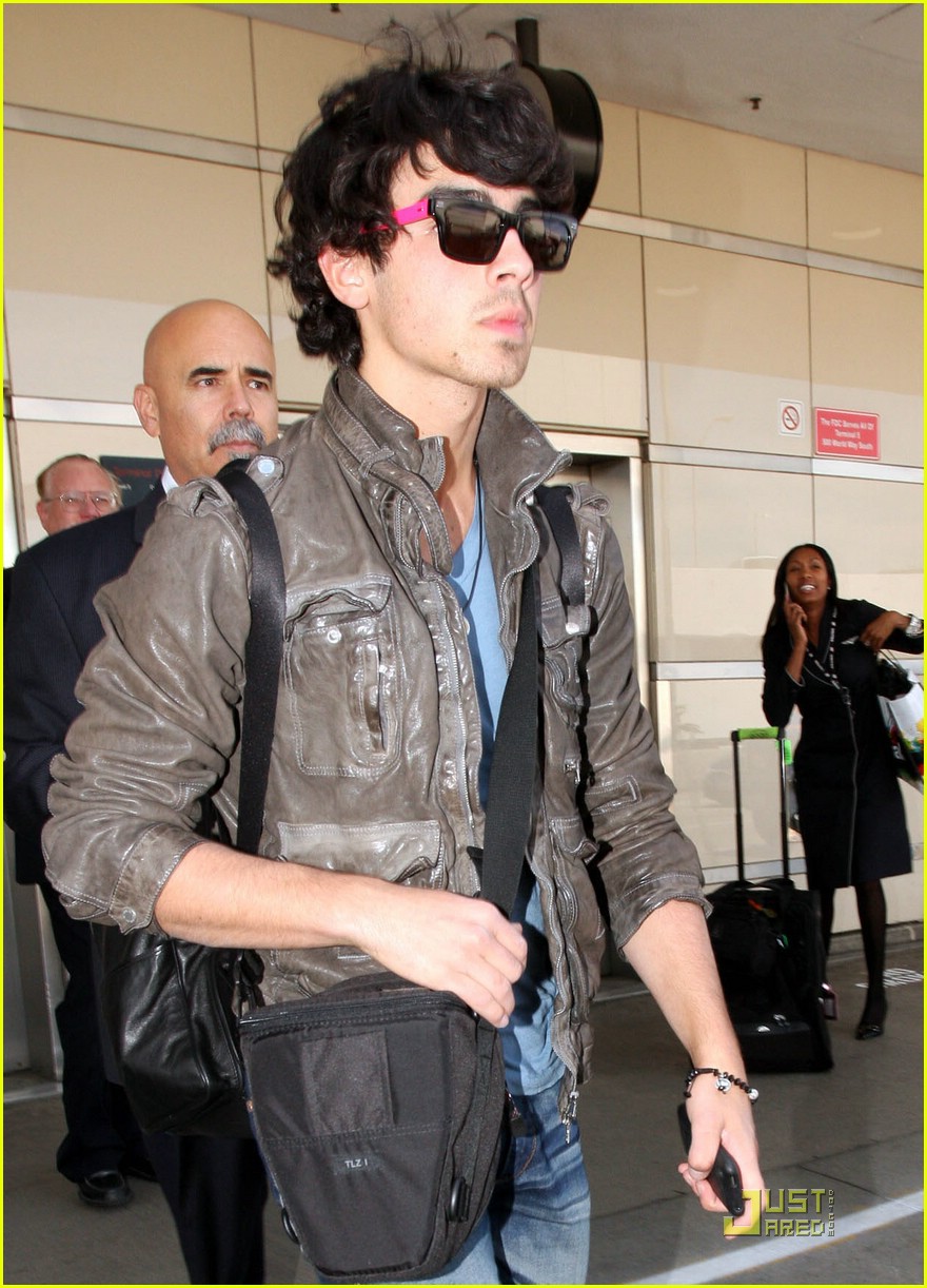 Joe Jonas: Repeat Outfit Offender
