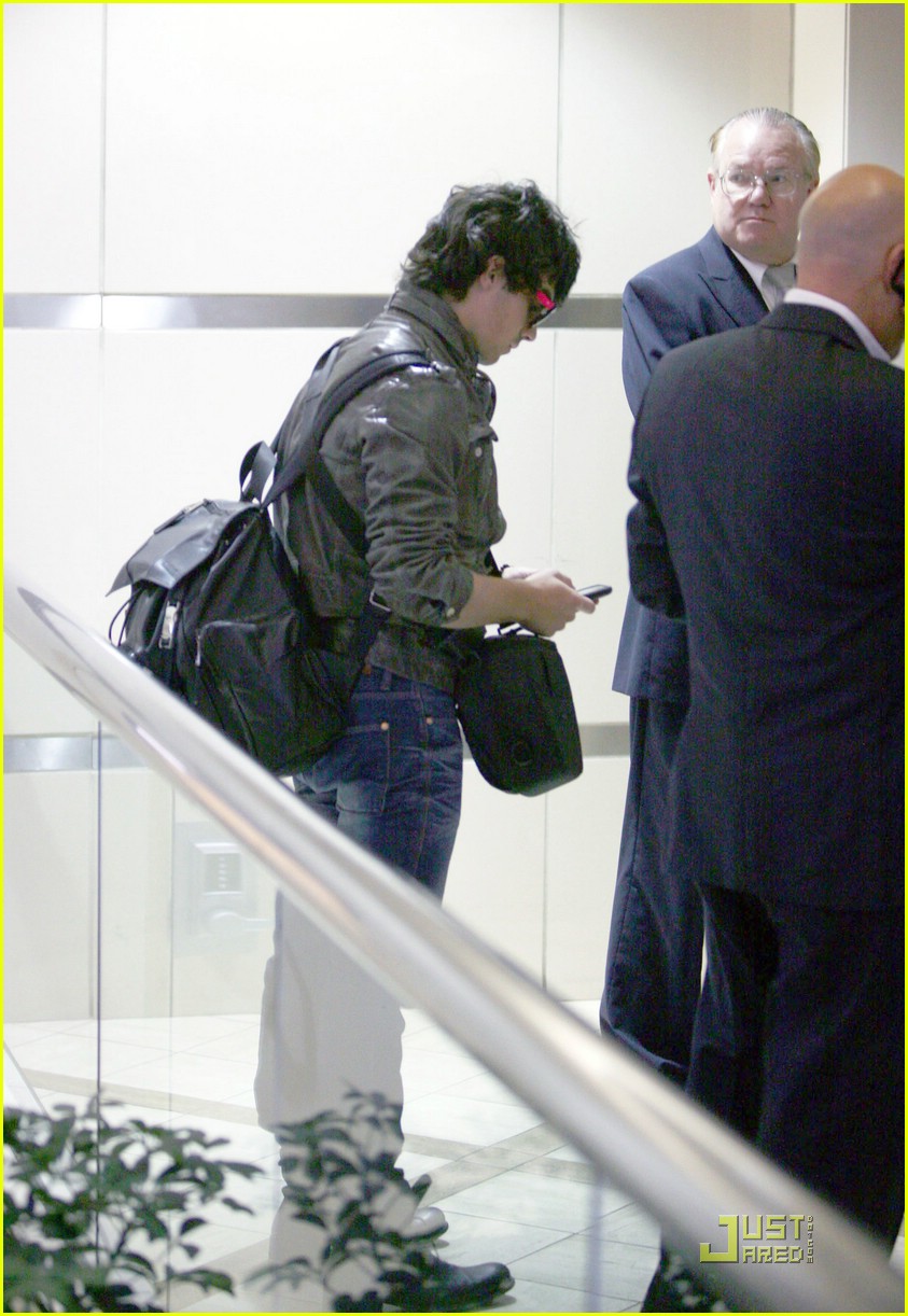 Joe Jonas: Repeat Outfit Offender