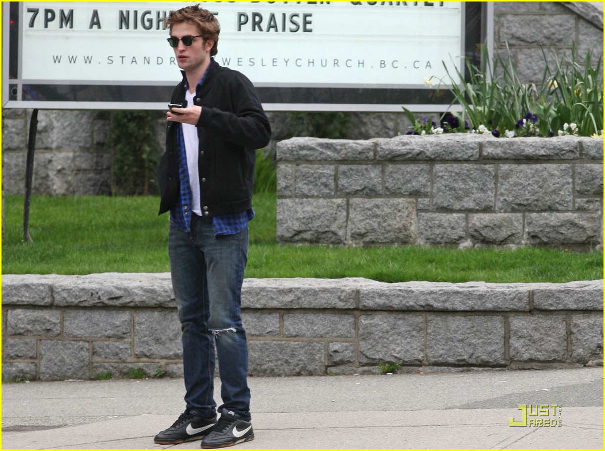 Robert Pattinson: 'I'm Quite Possessive'