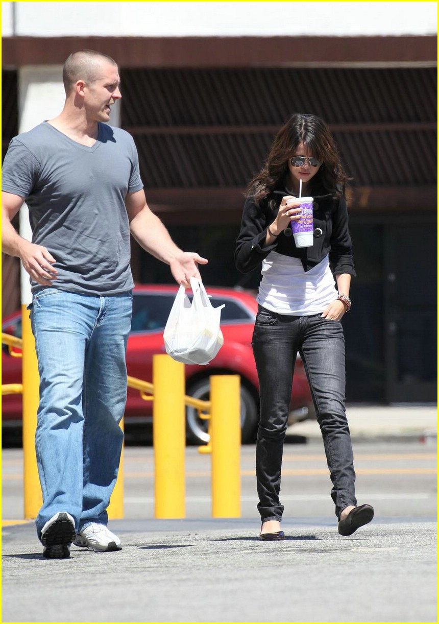 Selena Gomez: Taco Bell To Go