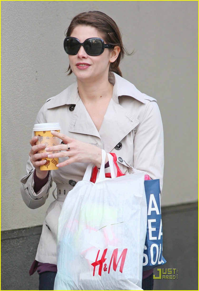 Kristen Stewart is Canine Cute