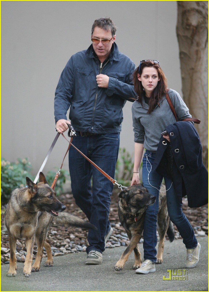 Kristen Stewart is Canine Cute