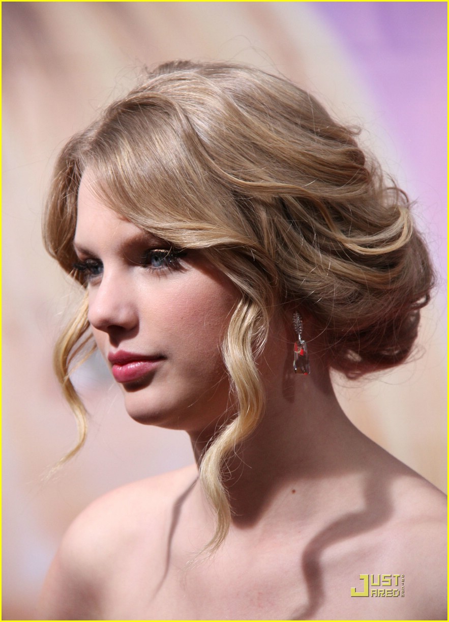 Taylor Swift is Naeem Khan Cute
