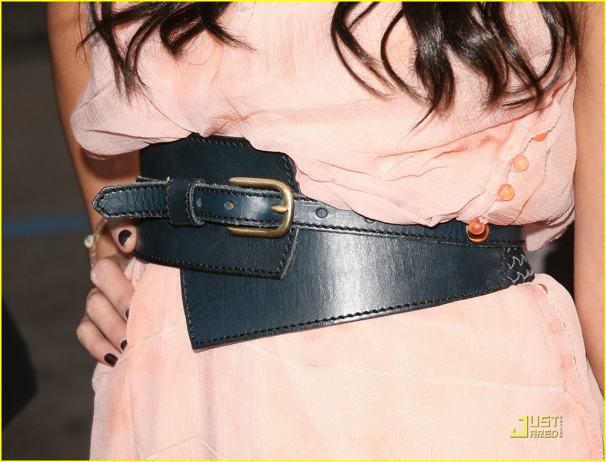 Vanessa Hudgens is 17 Again Sassy