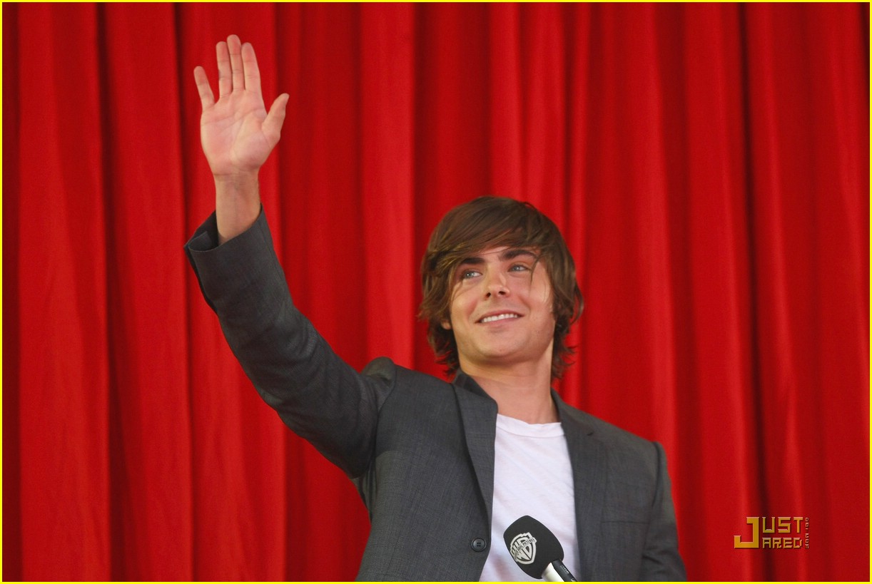 Zac Efron Blows Kisses in Berlin