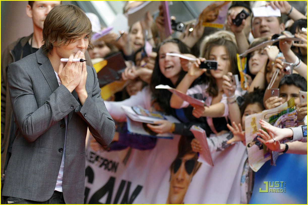 Zac Efron Blows Kisses in Berlin