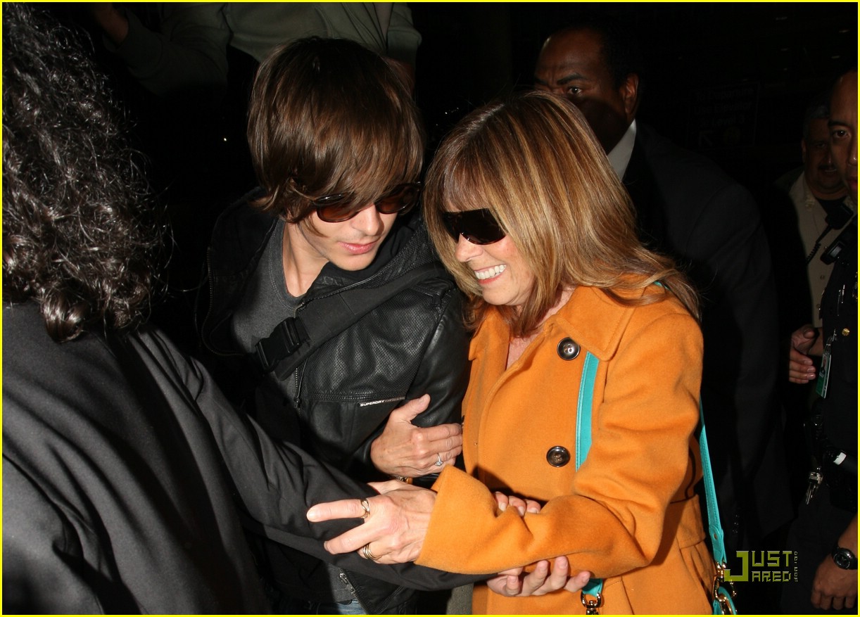 Zac Efron Lands at LAX