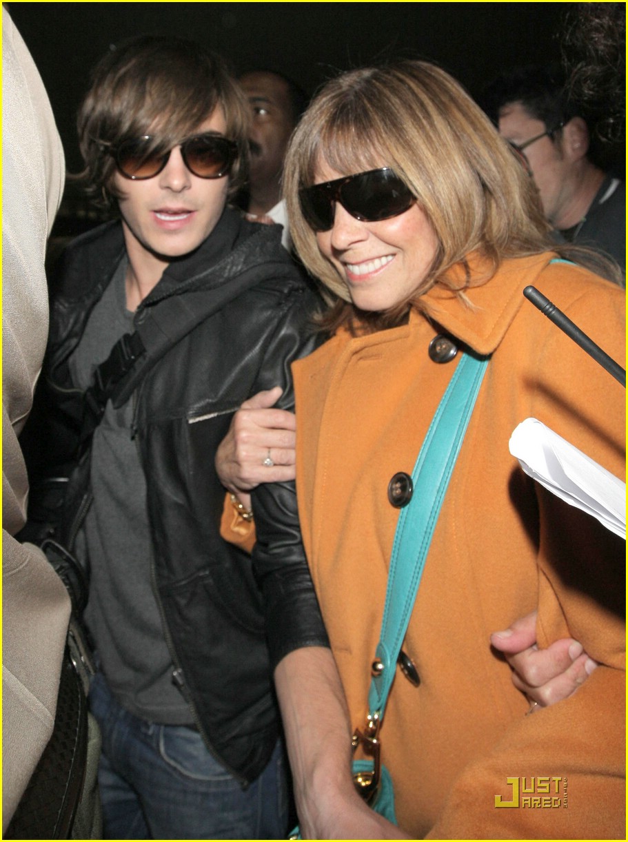 Zac Efron Lands at LAX