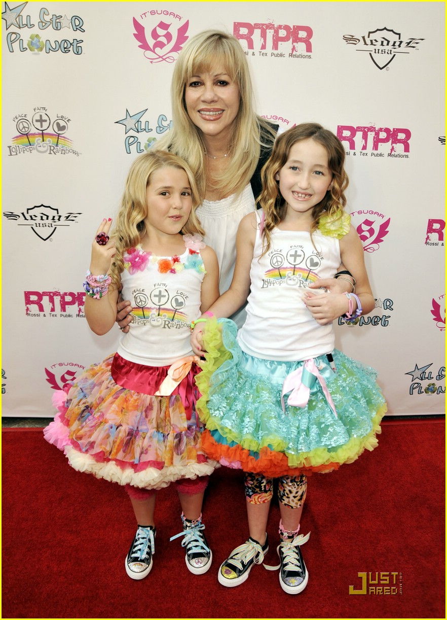 Noah Cyrus & Emily Grace Reaves: Lollipop Ladies