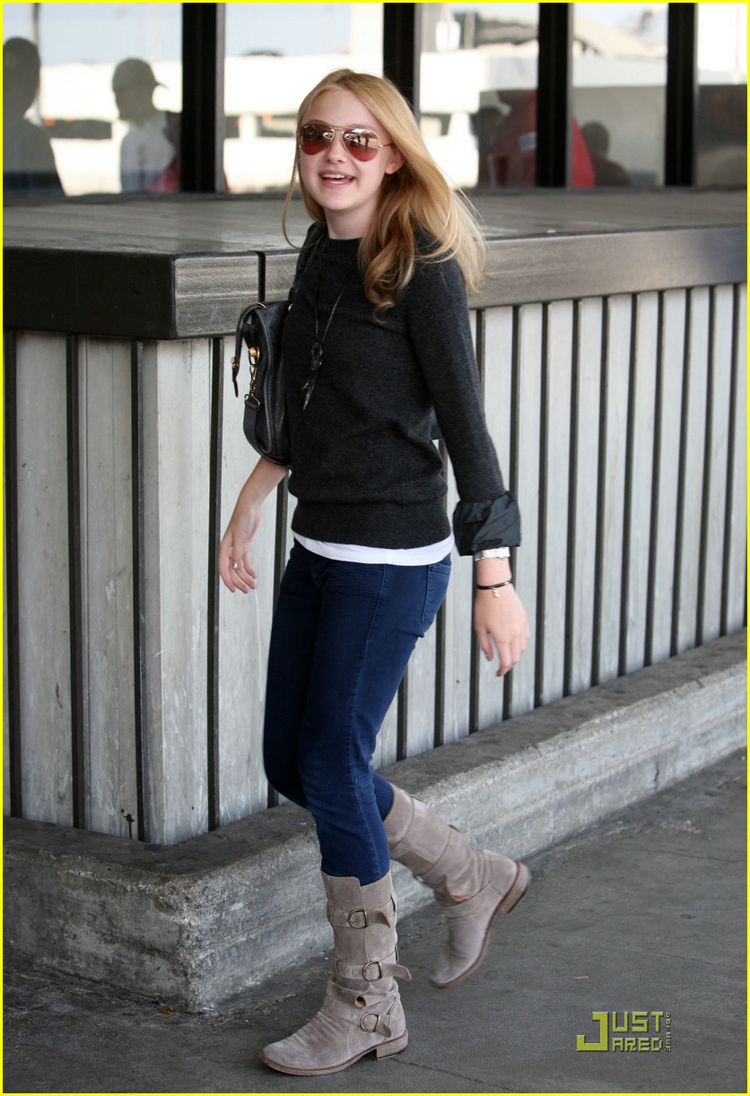 Dakota Fanning is a Grey Girl