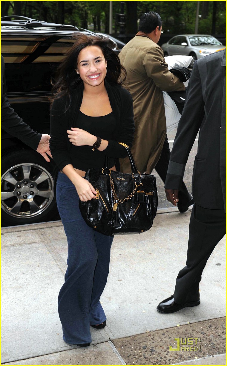Demi Lovato is Sweatpants Sweet