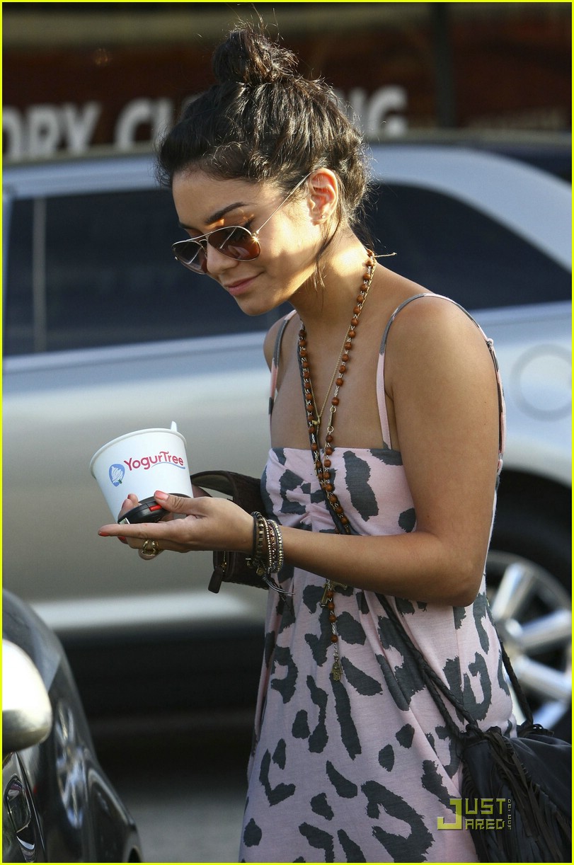 Vanessa Hudgens Rents 'Five Easy Pieces'