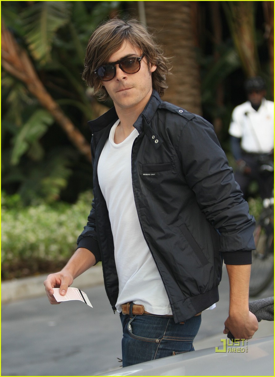 Zac Efron is a Lakers Lover