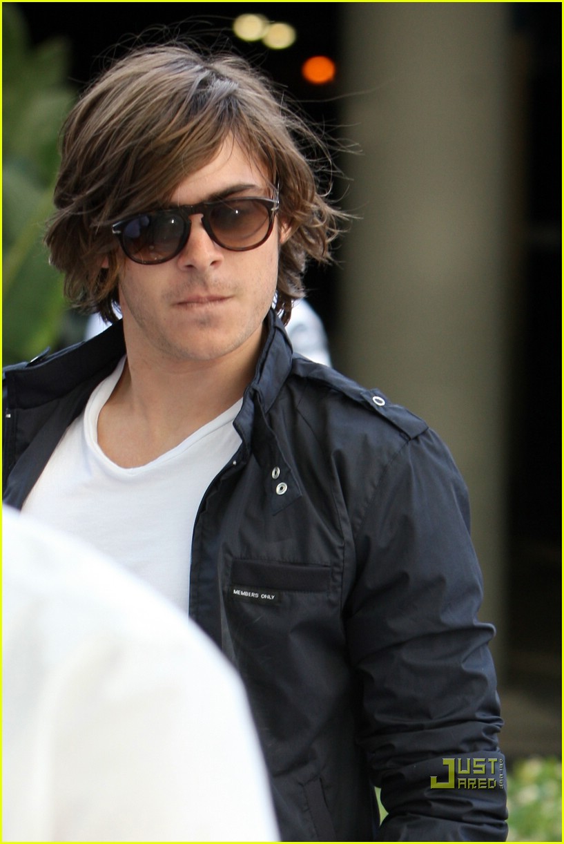Zac Efron is a Lakers Lover