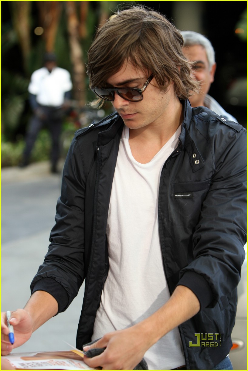 Zac Efron is a Lakers Lover