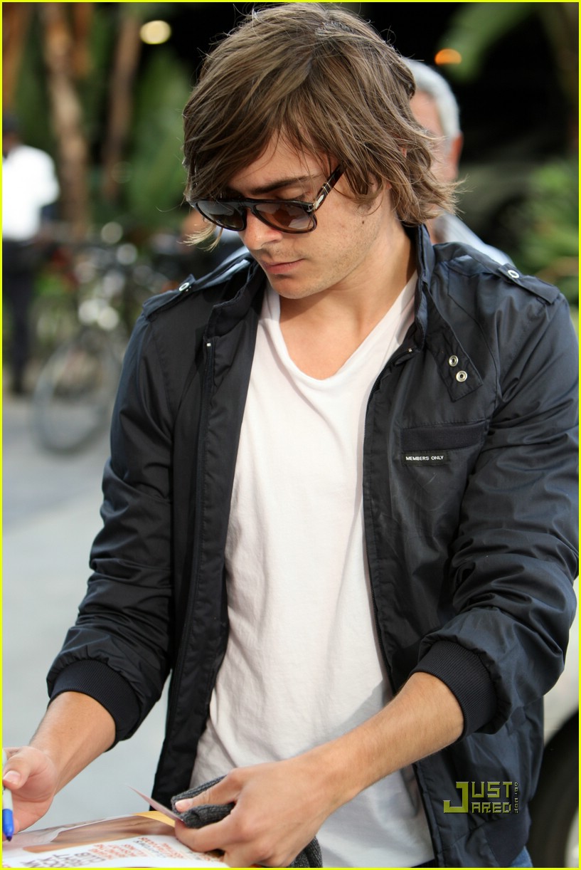 Zac Efron is a Lakers Lover
