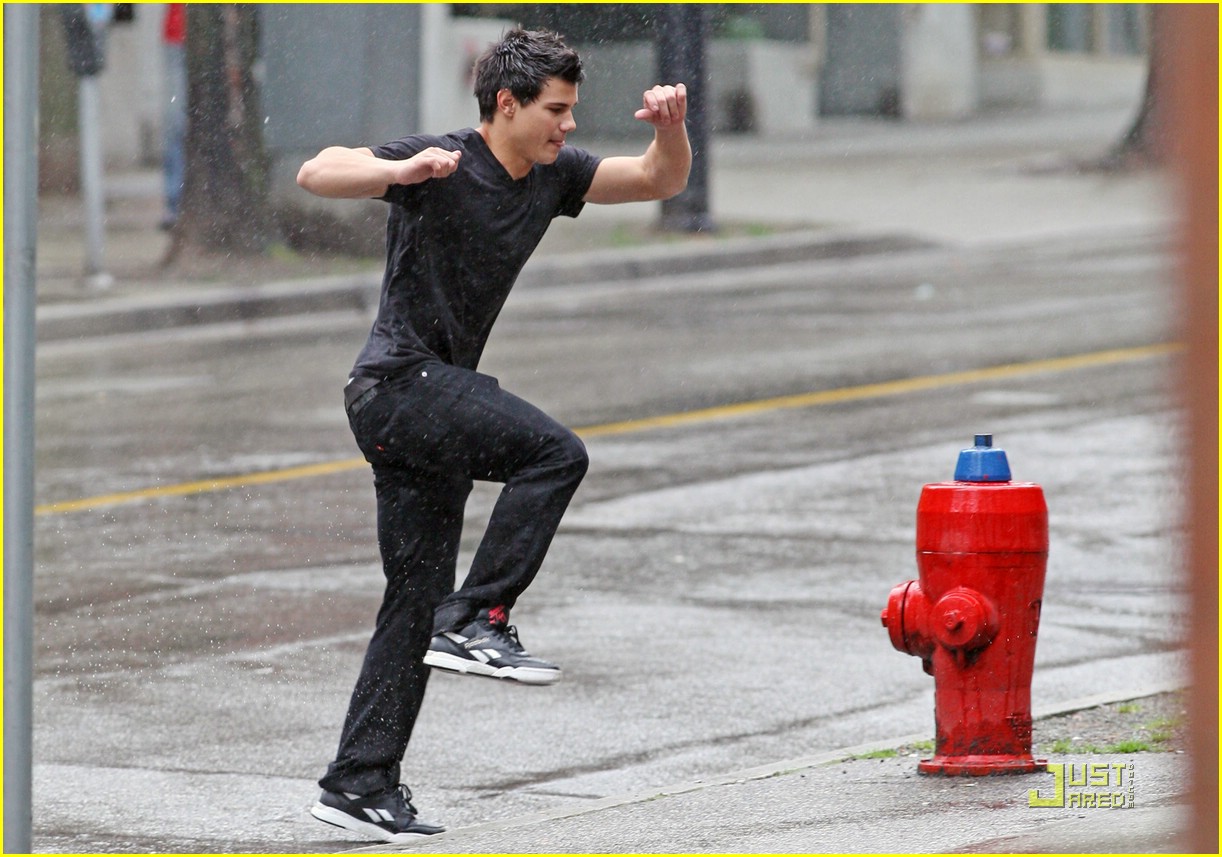 Taylor Lautner: Fire Hydrant Hop