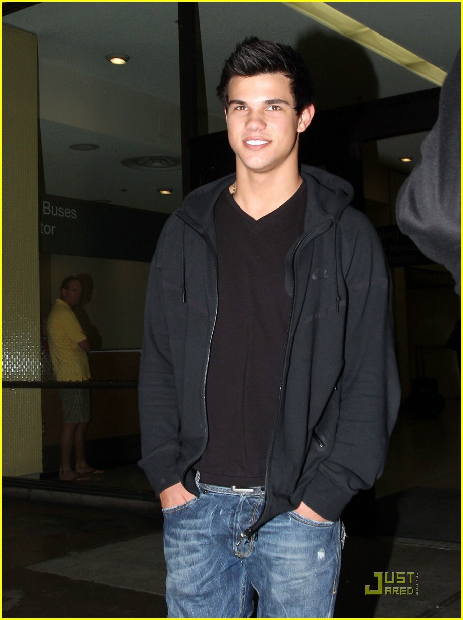 Taylor Lautner Returns to La La Land