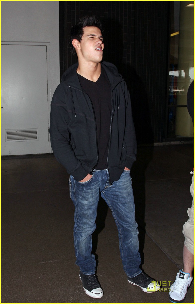 Taylor Lautner Returns to La La Land