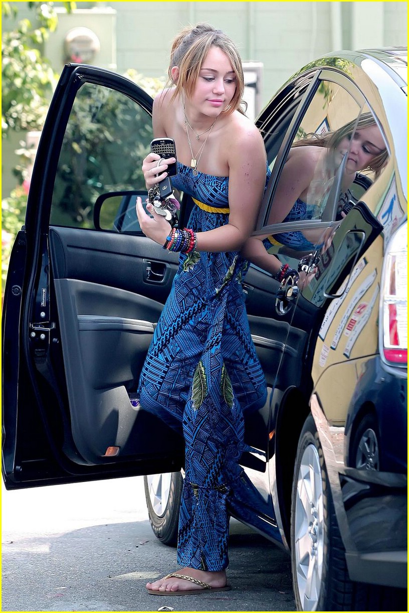 Miley Cyrus: Blue Dress Beauty