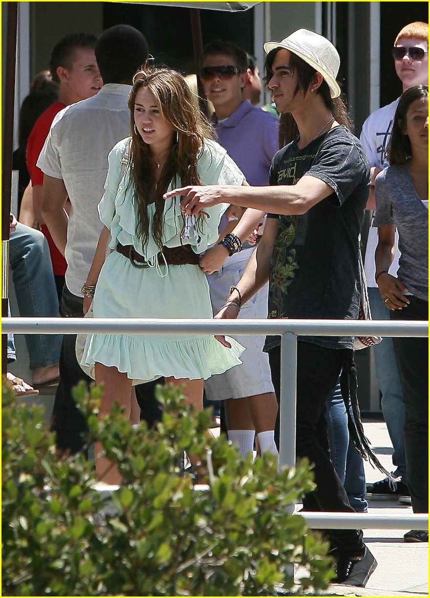 Miley Cyrus & Emily Osment: Pasadena Pair