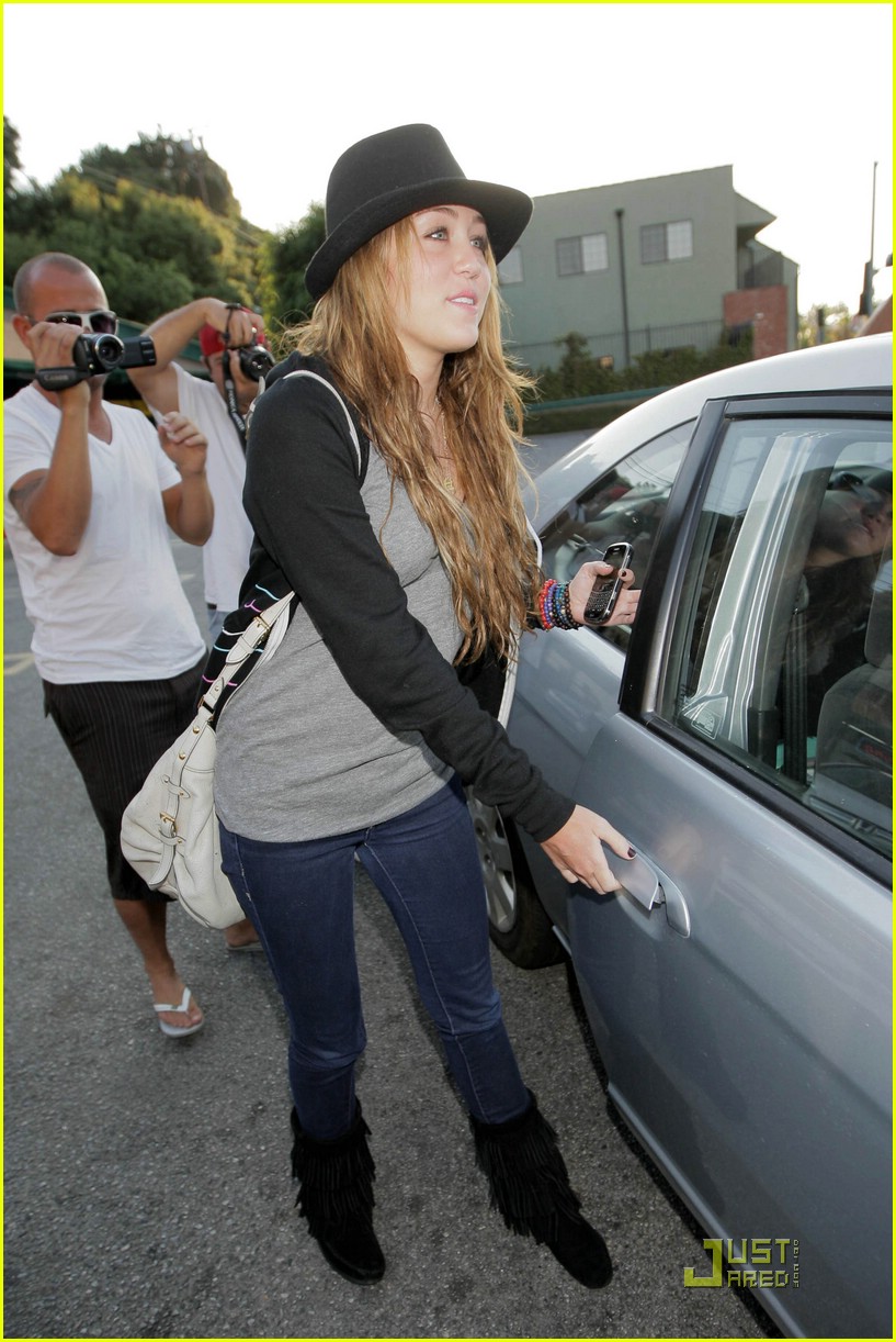 Miley Cyrus To Step Into Footloose?