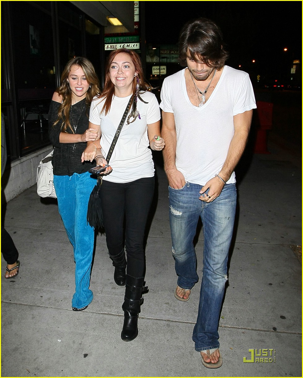 Miley Cyrus & Justin Gaston: Sushi Dan Date