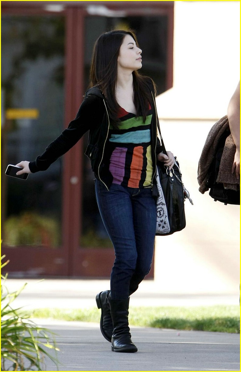 Miranda Cosgrove is Tutor Terrific