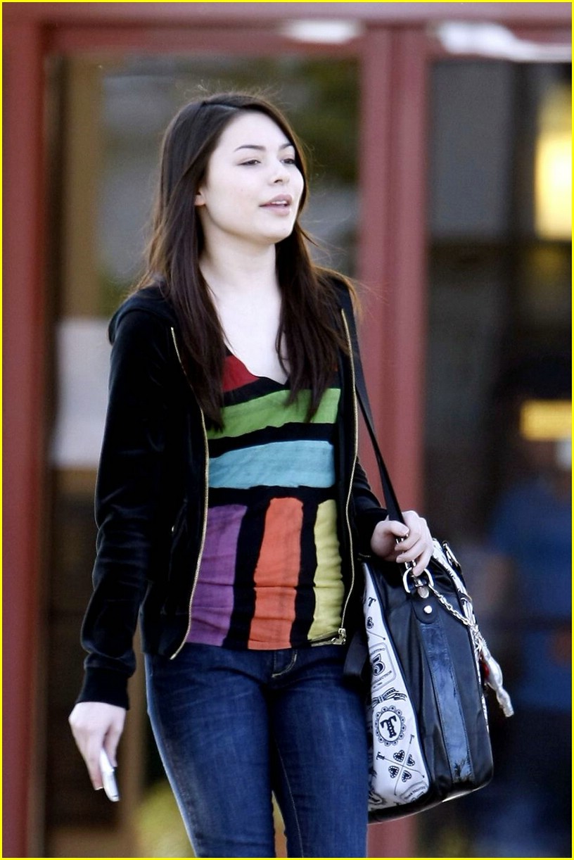 Miranda Cosgrove is Tutor Terrific