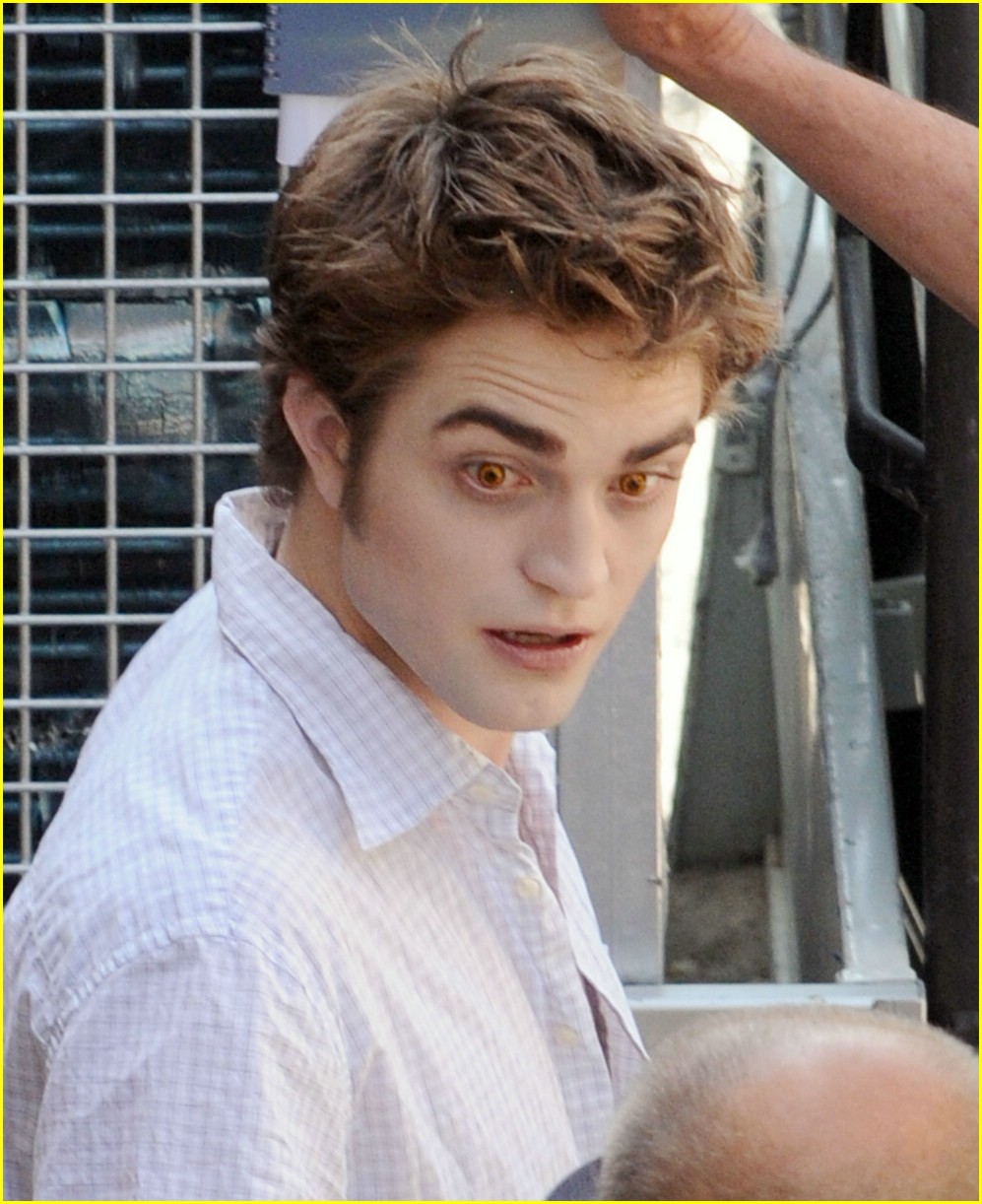 Robert Pattinson: 'New Moon' Munchies