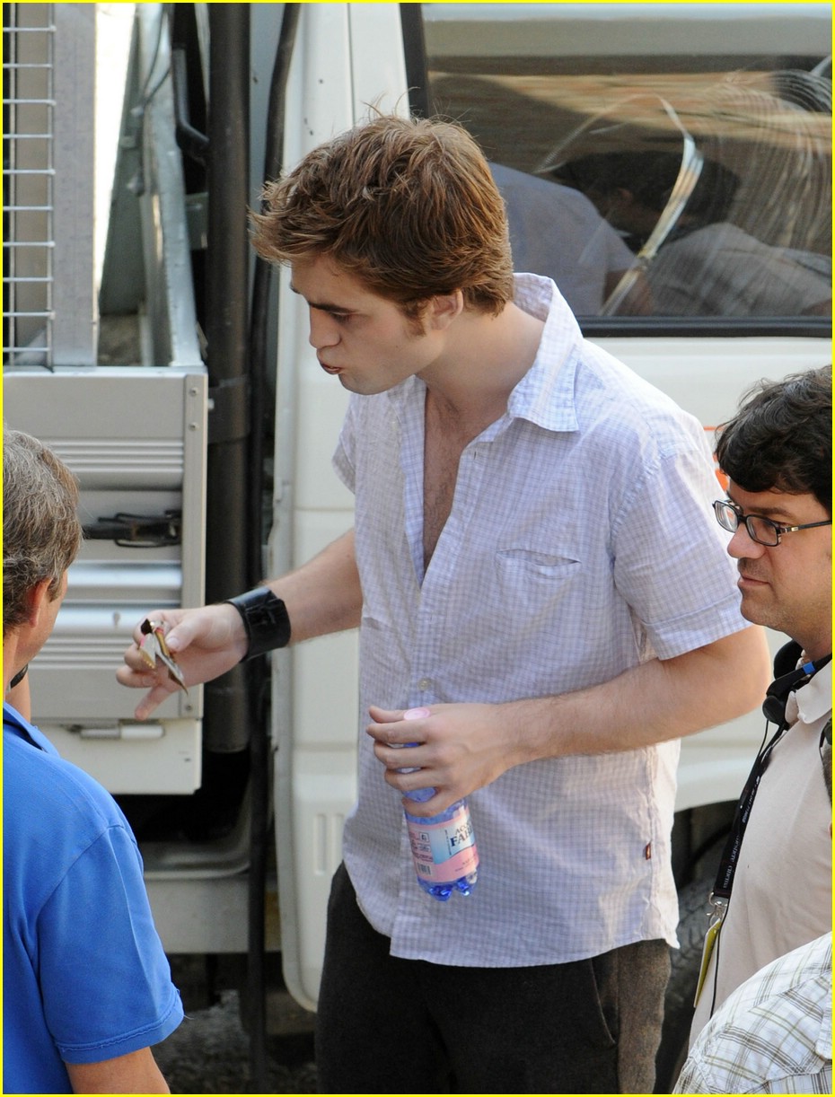 Robert Pattinson: 'New Moon' Munchies