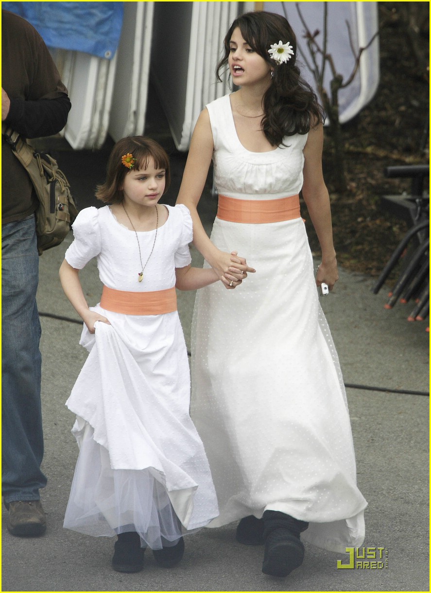 Selena Gomez: White Dress Wonderful