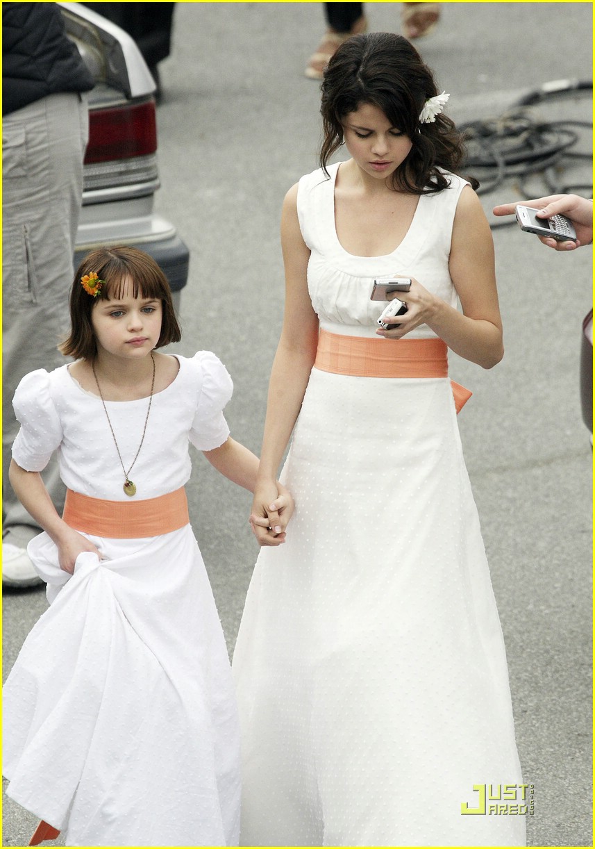 Selena Gomez: White Dress Wonderful