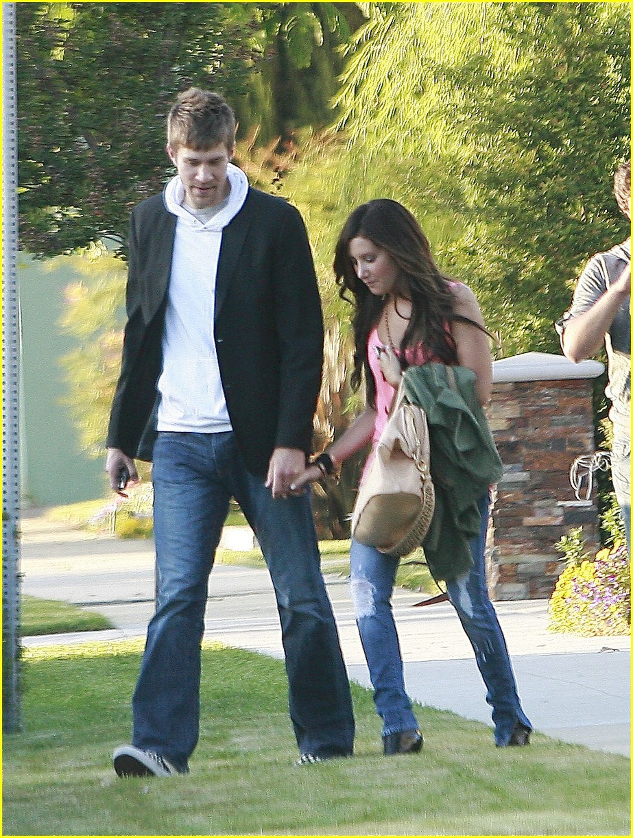 Ashley Tisdale & Scott Speer: La Loggia Lovers