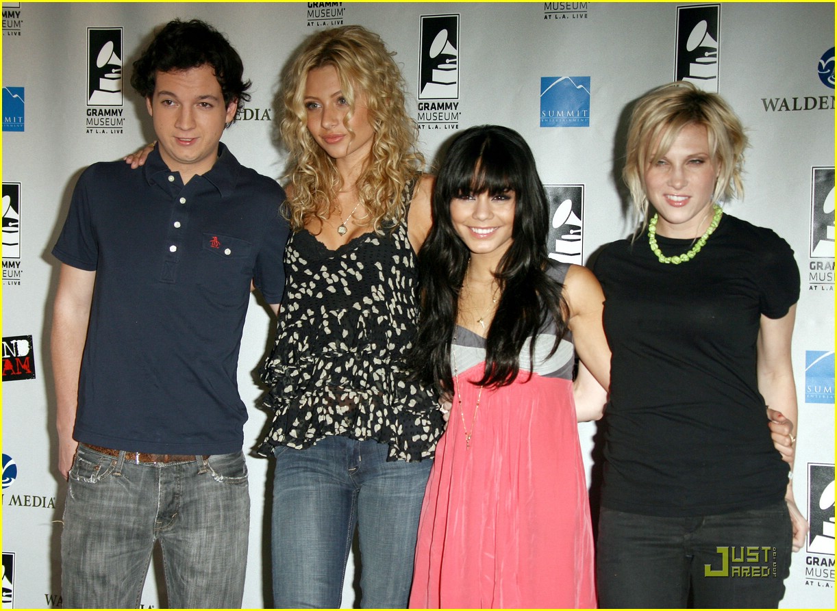 Vanessa Hudgens & Aly Michalka Think Reel