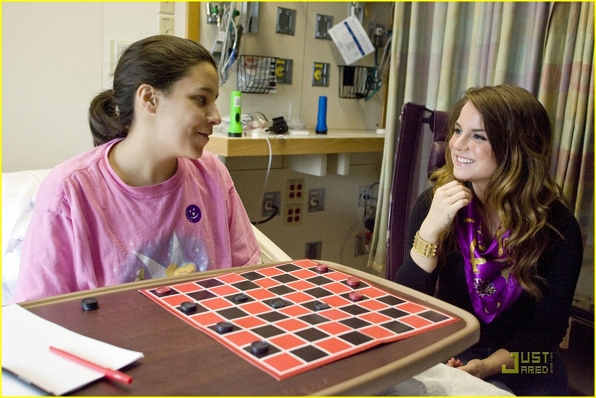 JoJo Brings Children's Hospital Cheer