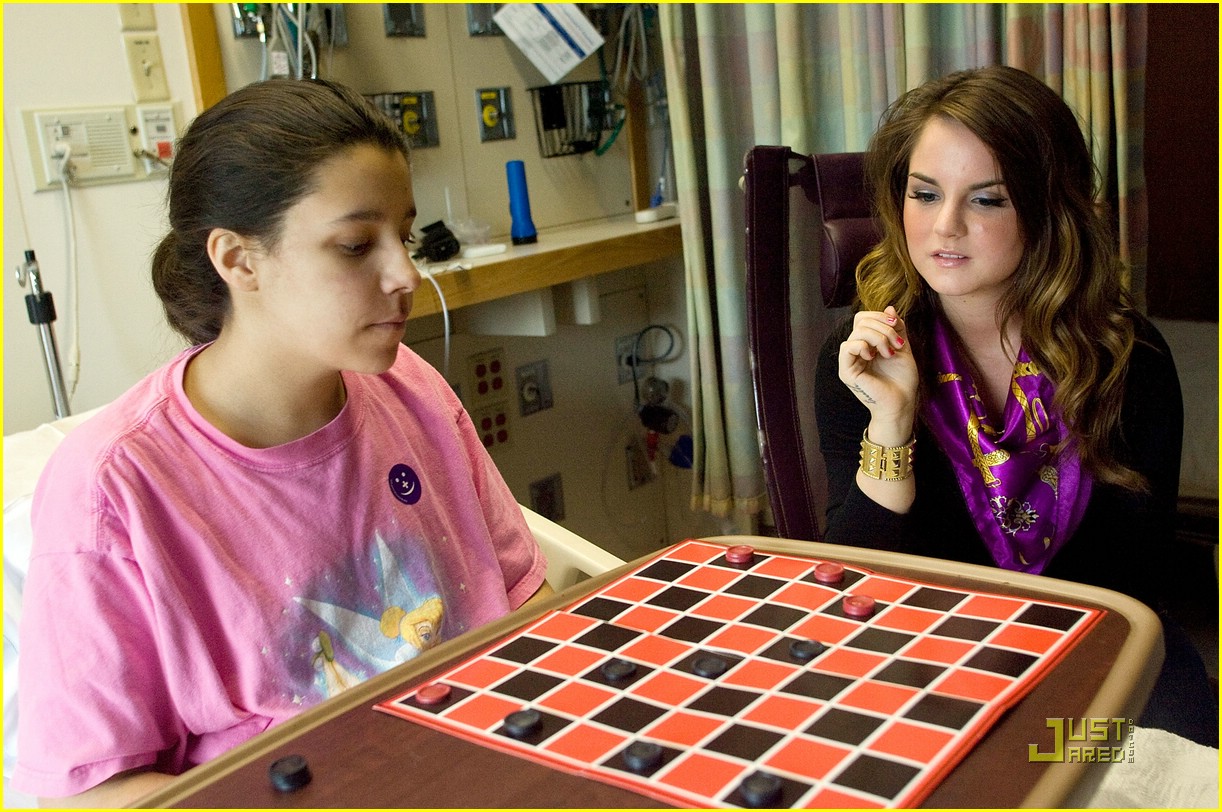 JoJo Brings Children's Hospital Cheer