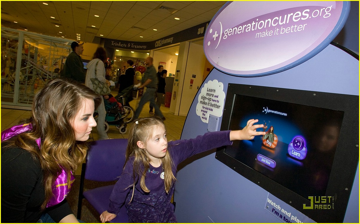 JoJo Brings Children's Hospital Cheer