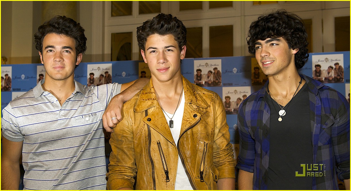 The Jonas Brothers Cause Madrid Mayhem