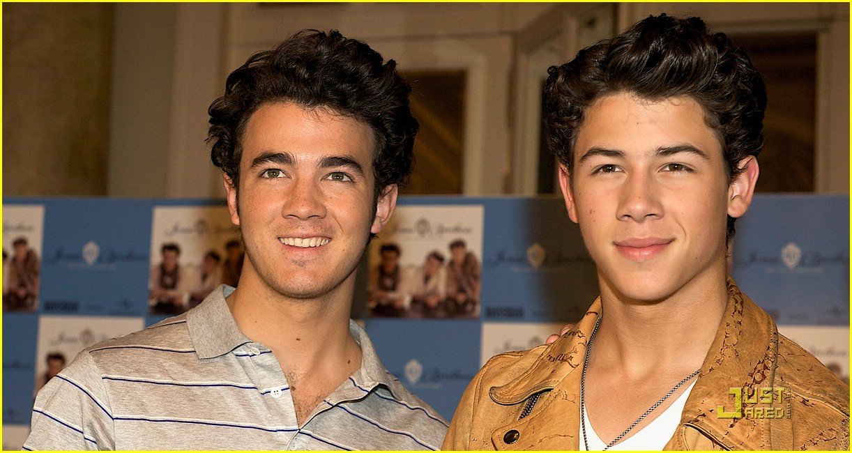 The Jonas Brothers Cause Madrid Mayhem
