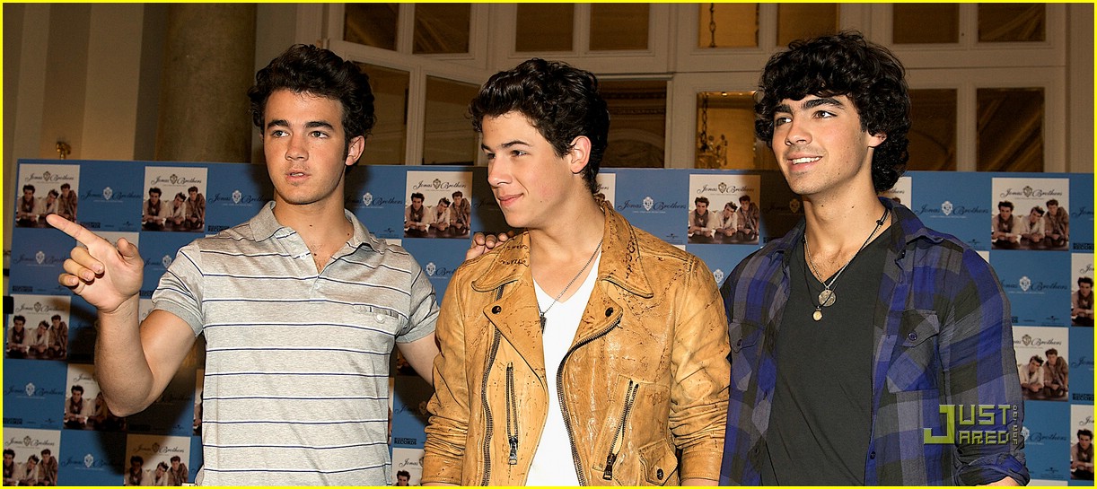 The Jonas Brothers Cause Madrid Mayhem