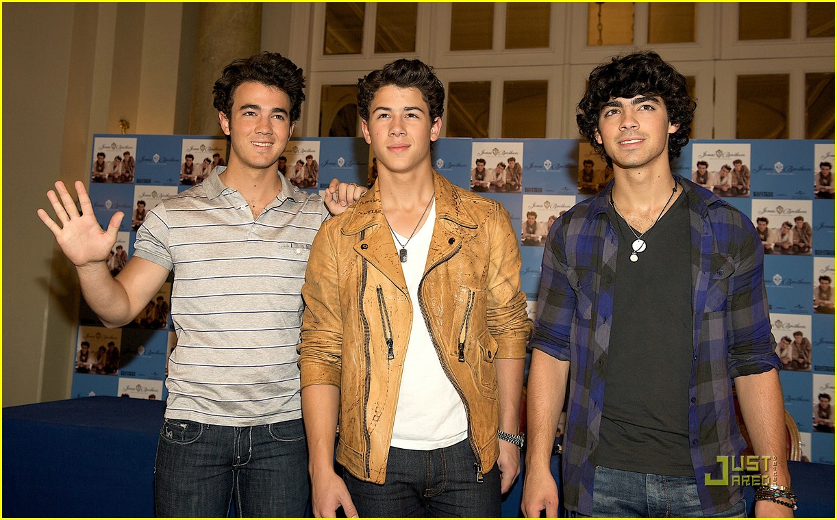 The Jonas Brothers Cause Madrid Mayhem