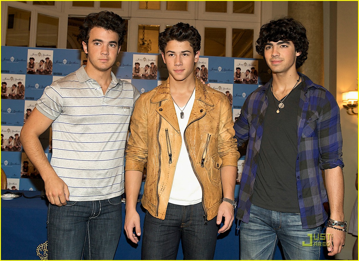 The Jonas Brothers Cause Madrid Mayhem