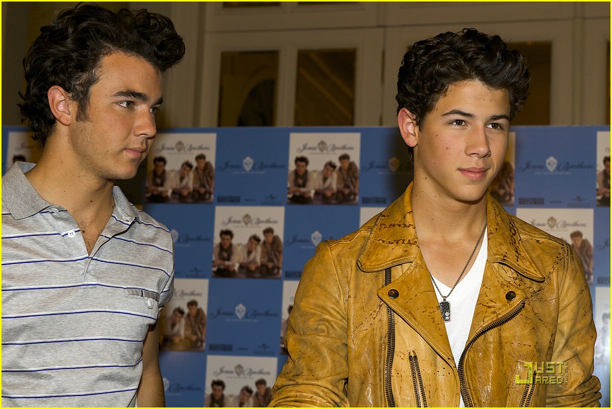 The Jonas Brothers Cause Madrid Mayhem