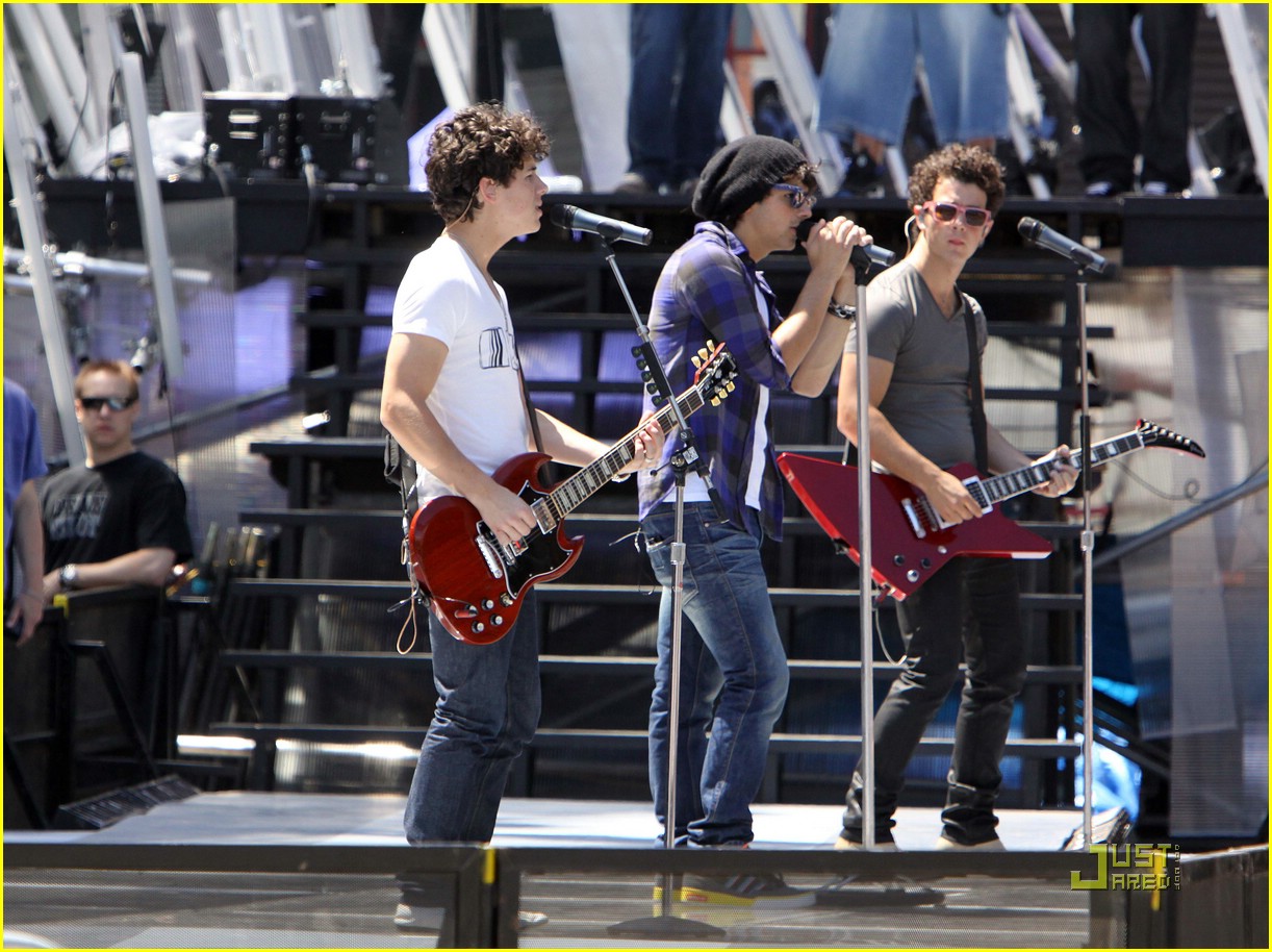 The Jonas Brothers Host Much Music Video Awards