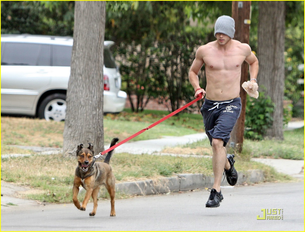Kellan & Kola Lutz: Early Morning Jog