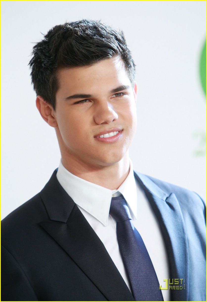 Taylor Lautner - CFDA Fashion Awards 2009