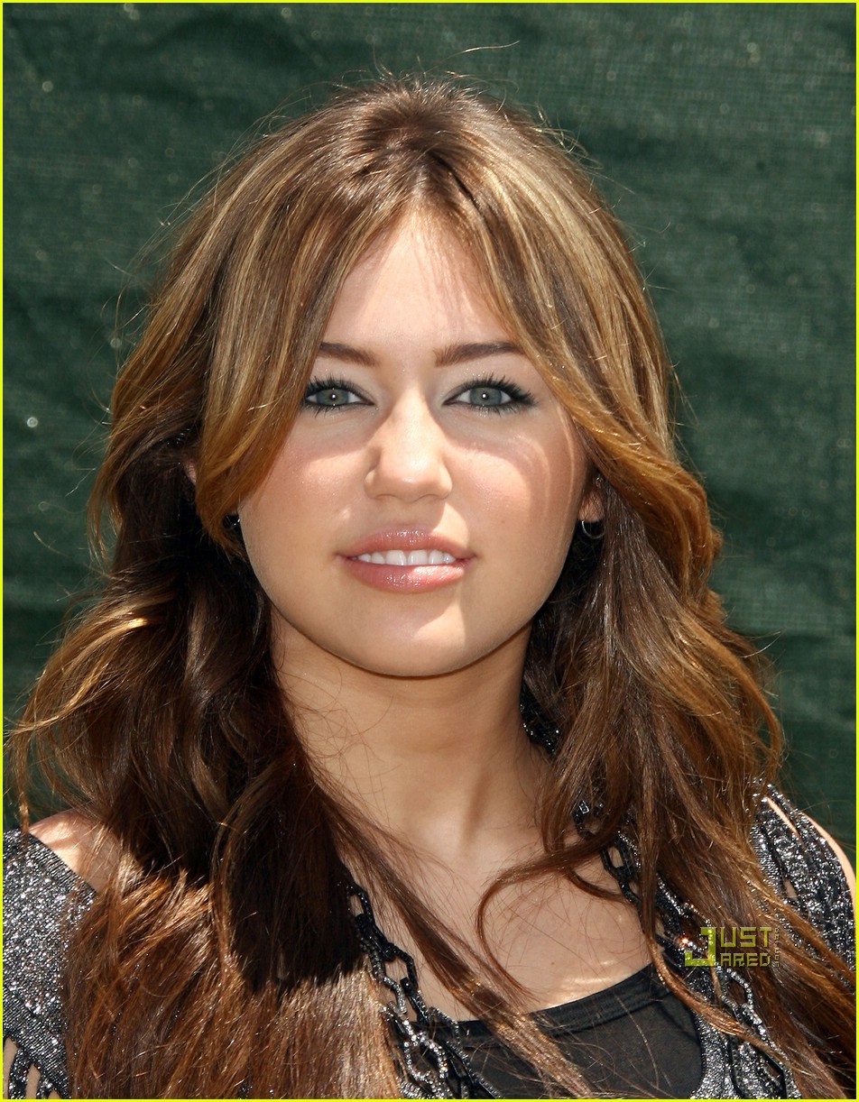 Miley Cyrus: Chain, Chain Chain...
